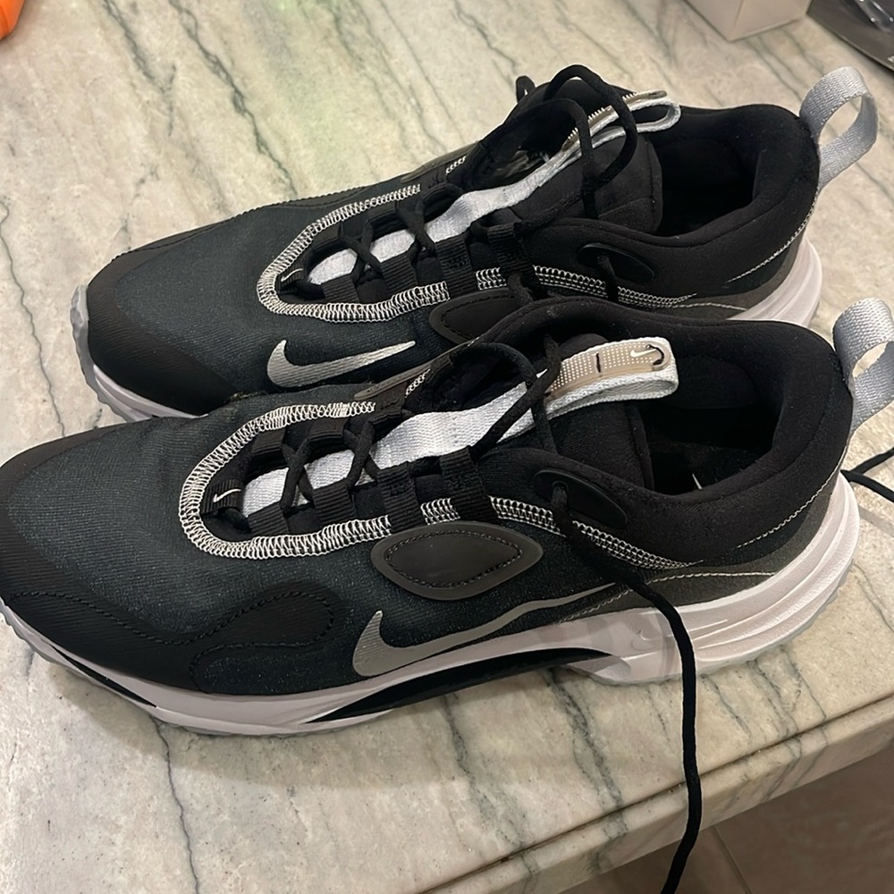 Nike tennis shoes women’s